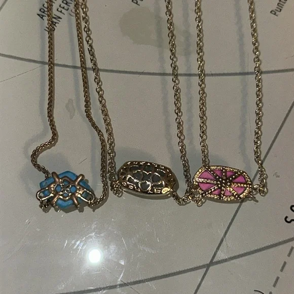 Kendra Scott Elisa Pendant Lot - Picture 6 of 6